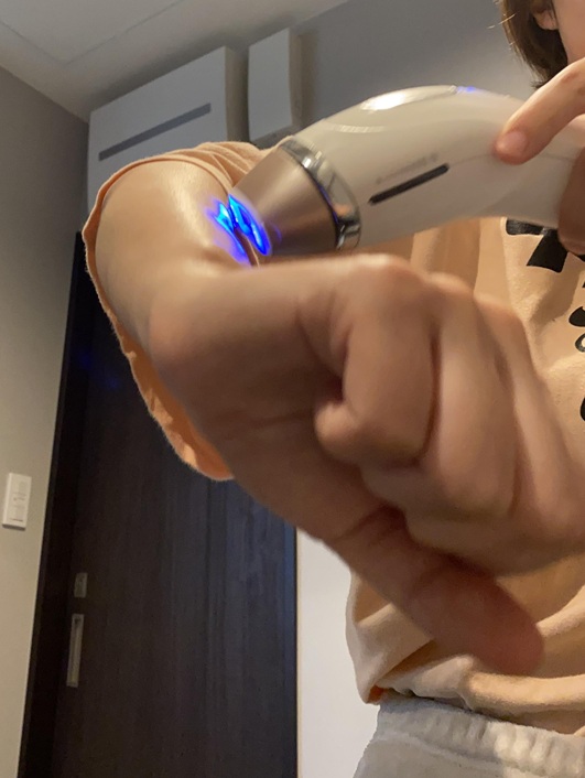 ブラウン脱毛器で腕に照射